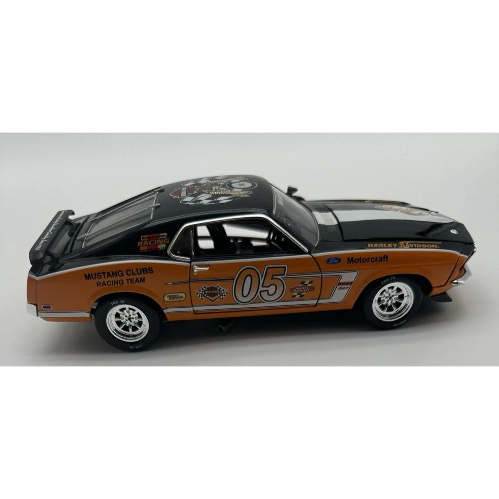 1969 FORD MUSTANG BOSS 302 RACER HARLEY-DAVIDSON 1:24 DIECAST